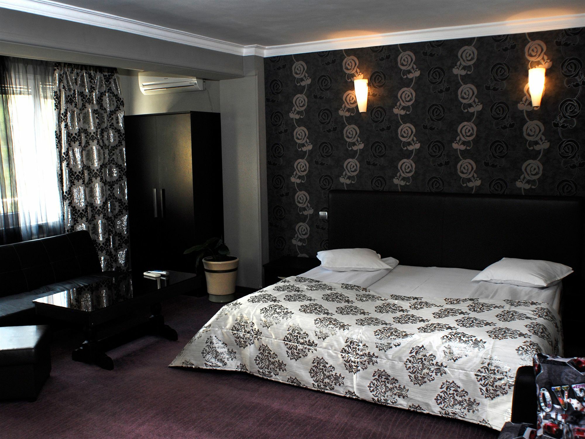 Atlantic Hotel - Free Parking Sofia Bagian luar foto